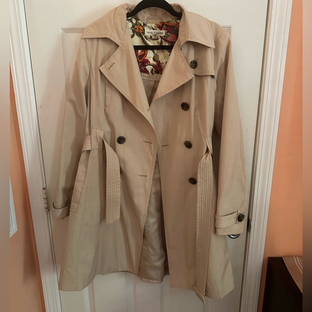 Solid trench